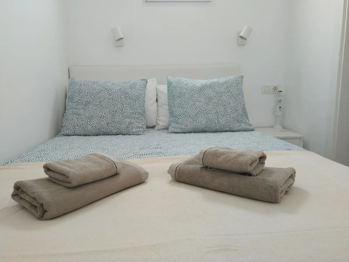 Delfines 2 - Small Apartment - Pool View- Good Wifi - 5 Minuts To The Beach Puerto del Carmen  İspanya